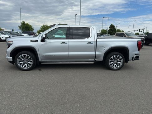 Used 2022 GMC Sierra 1500 Denali w/ Denali Reserve Package AWD/4WD image 2