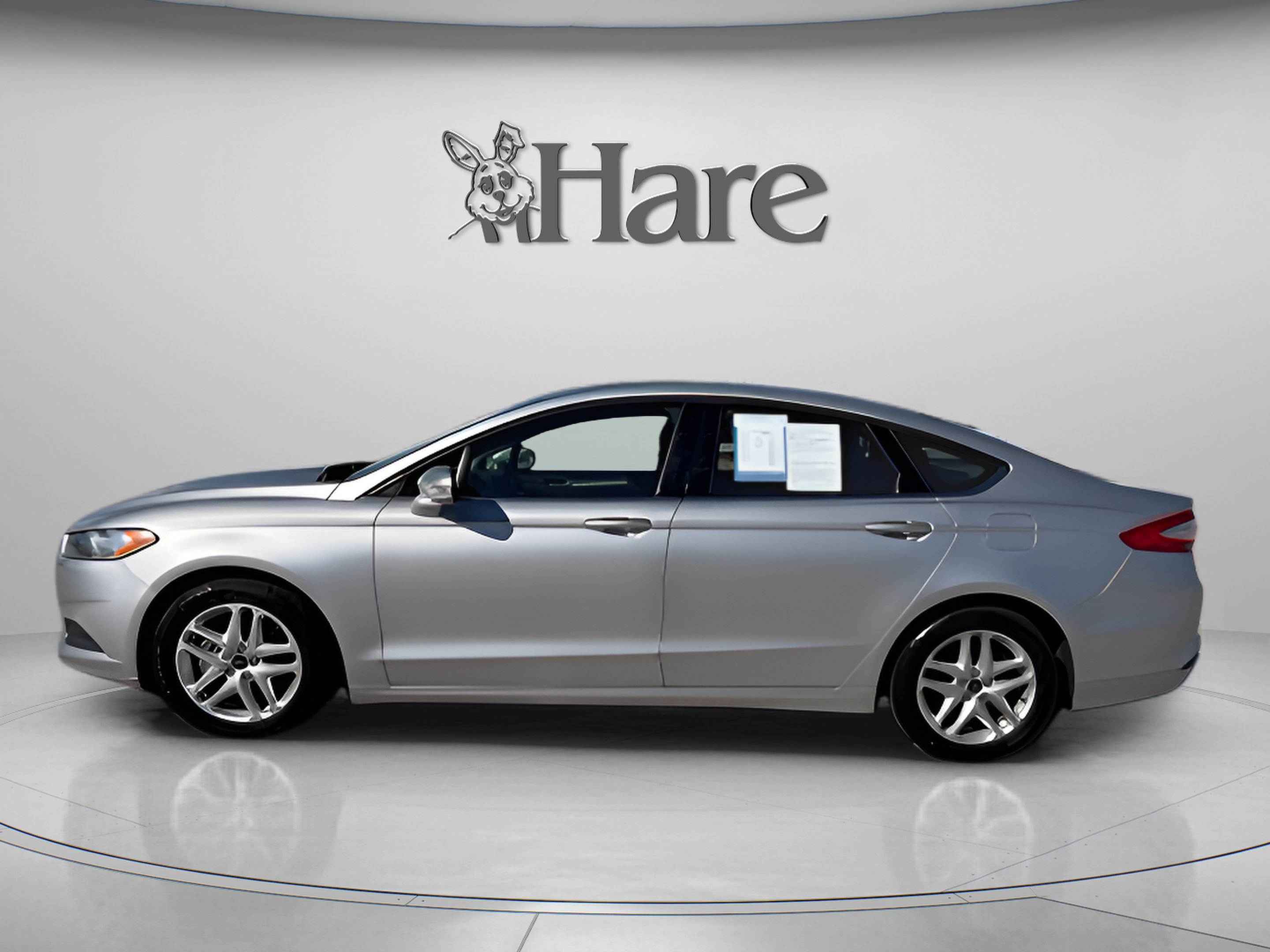 Used 2016 Ford Fusion SE FWD image 2