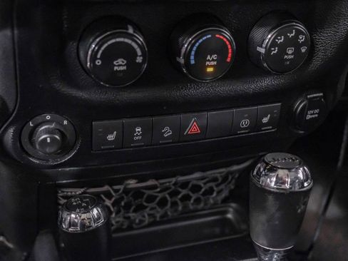 Used 2014 Jeep Wrangler Unlimited Rubicon w/ Connectivity Group image 26