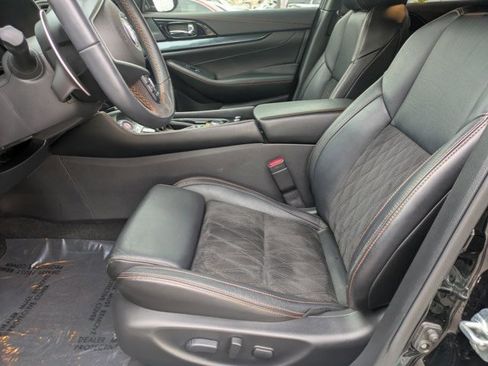 Used 2023 Nissan Maxima SR w/ Sport Mat Group image 16