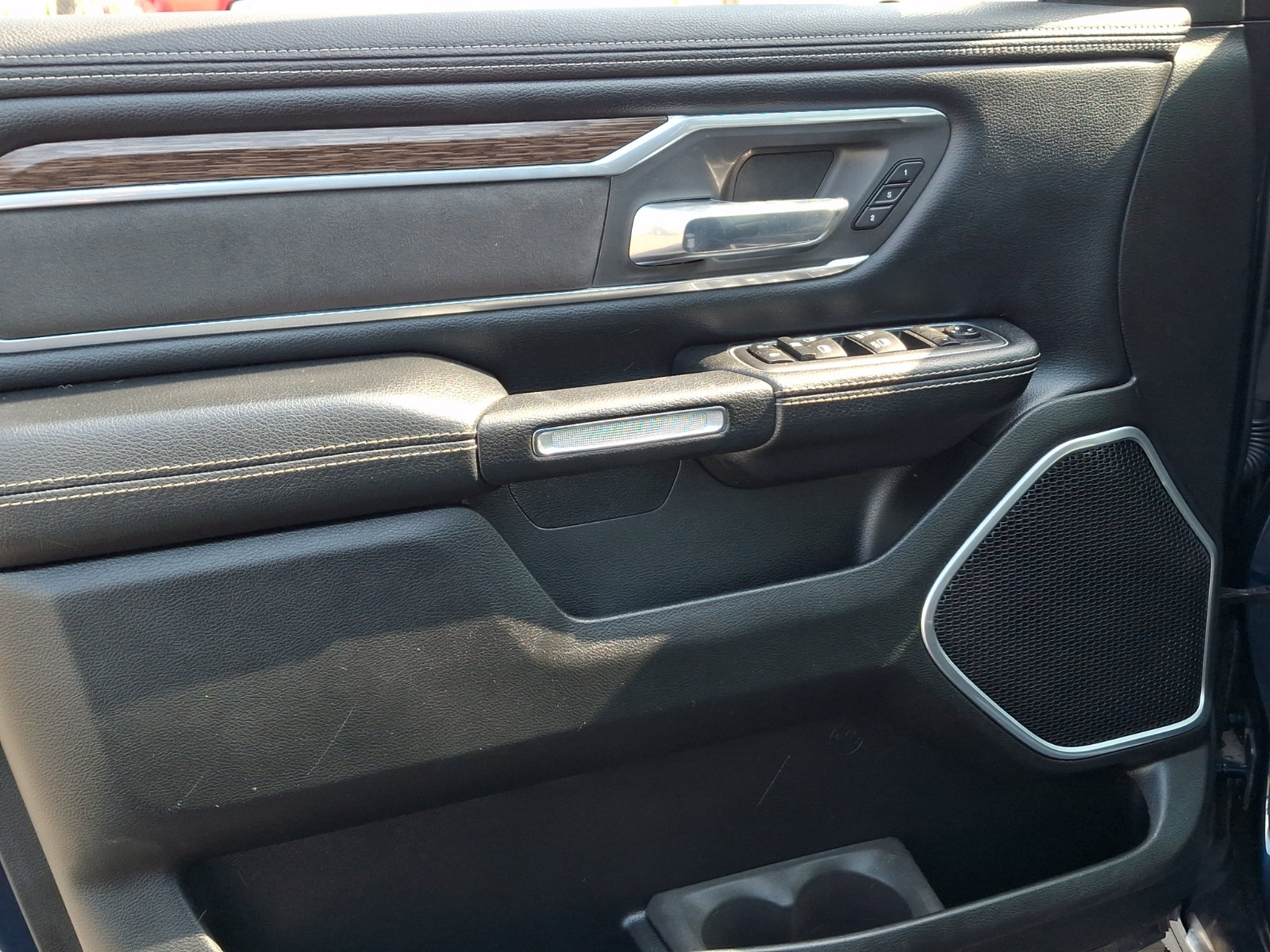 Used 2020 RAM 1500 Laramie AWD/4WD image 12