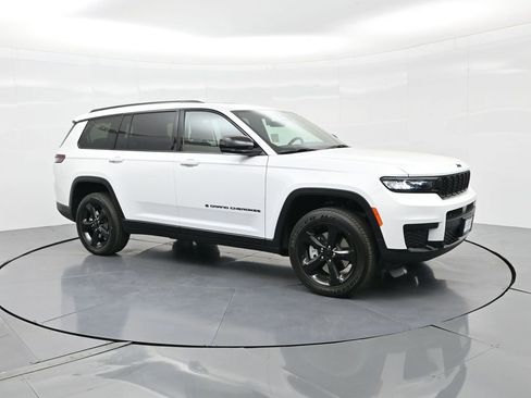 New 2025 Jeep Grand Cherokee L Altitude image 4