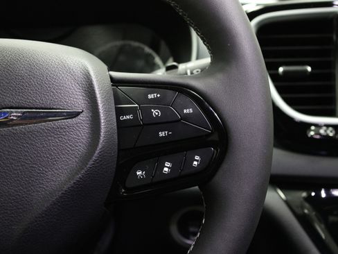Used 2026 Chrysler Pacifica Limited w/ S Appearance Package FWD image 24