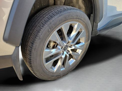 Used 2021 Toyota RAV4 Limited FWD image 18