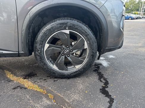 Used 2024 Nissan Rogue SV image 10