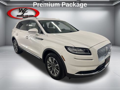 Used 2023 Lincoln Nautilus AWD image 3
