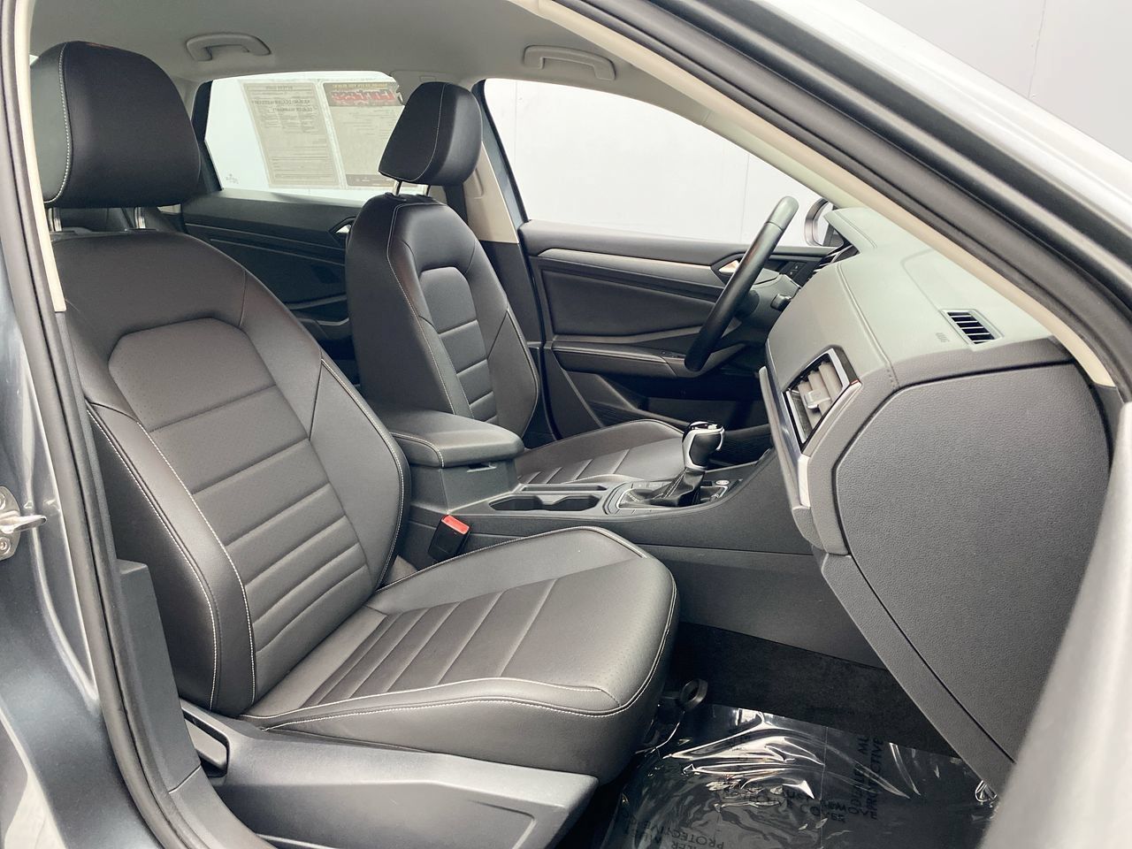 Used 2024 Volkswagen Jetta SE FWD image 22