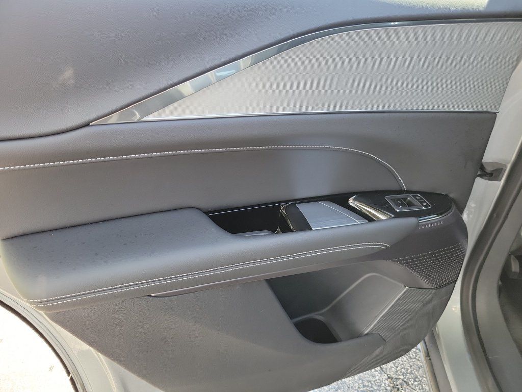 Used 2024 Cadillac Lyriq Tech RWD image 21