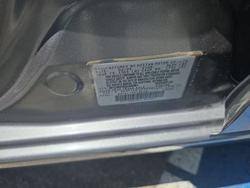 Used 2025 Nissan Versa SV FWD image 27
