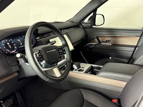 New 2025 Land Rover Range Rover Long Wheelbase SE image 15