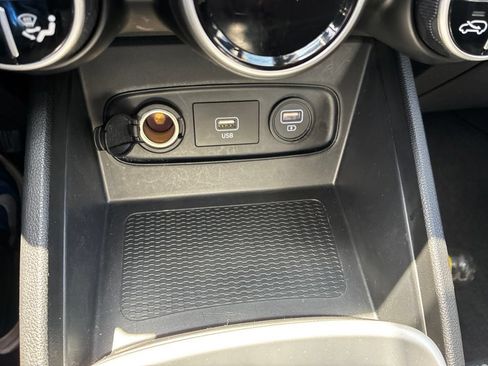 Used 2020 Hyundai Venue SEL w/ Convenience Package FWD image 27