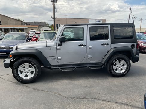 Used 2018 Jeep Wrangler Unlimited Sport S AWD/4WD image 4
