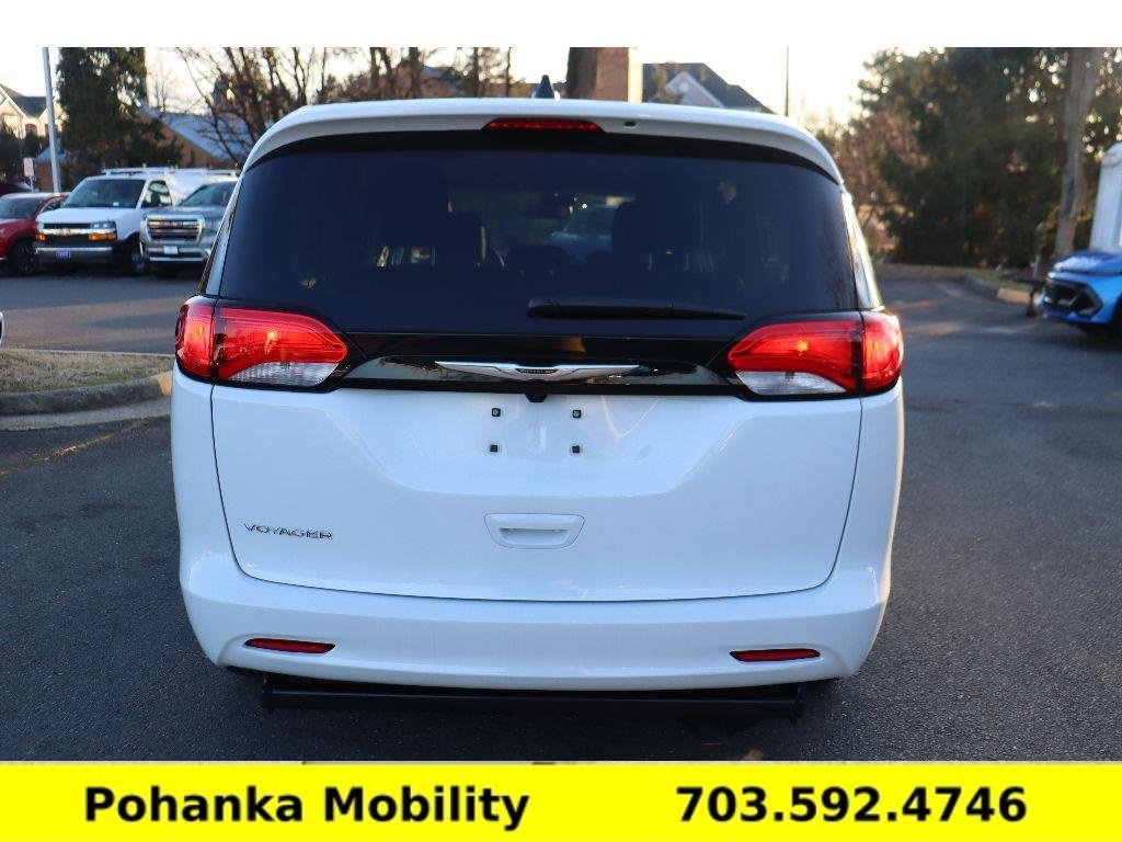 Used 2024 Chrysler Voyager LX FWD image 8