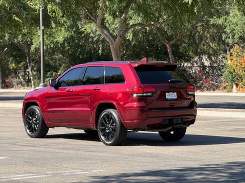 Used 2021 Jeep Grand Cherokee Laredo X RWD image 4