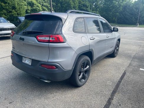 Used 2016 Jeep Cherokee Latitude w/ Cold Weather Group AWD/4WD image 2