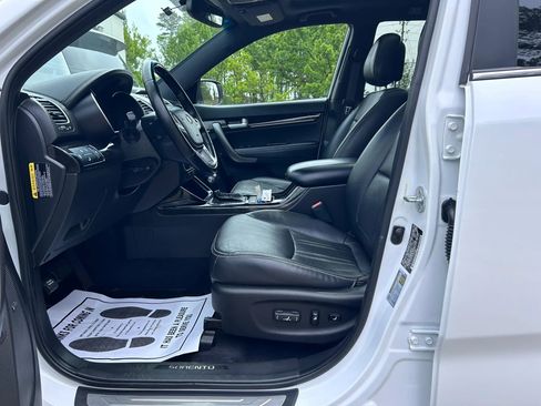 Used 2015 Kia Sorento SX image 23