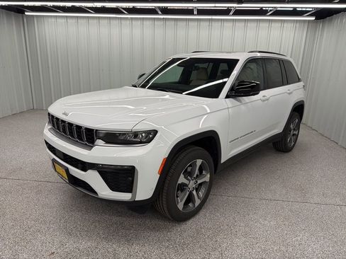 New 2026 Jeep Grand Cherokee Limited w/ Luxury Tech Group II AWD/4WD image 3