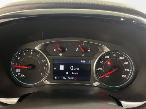 Used 2023 Chevrolet Traverse RS FWD image 28