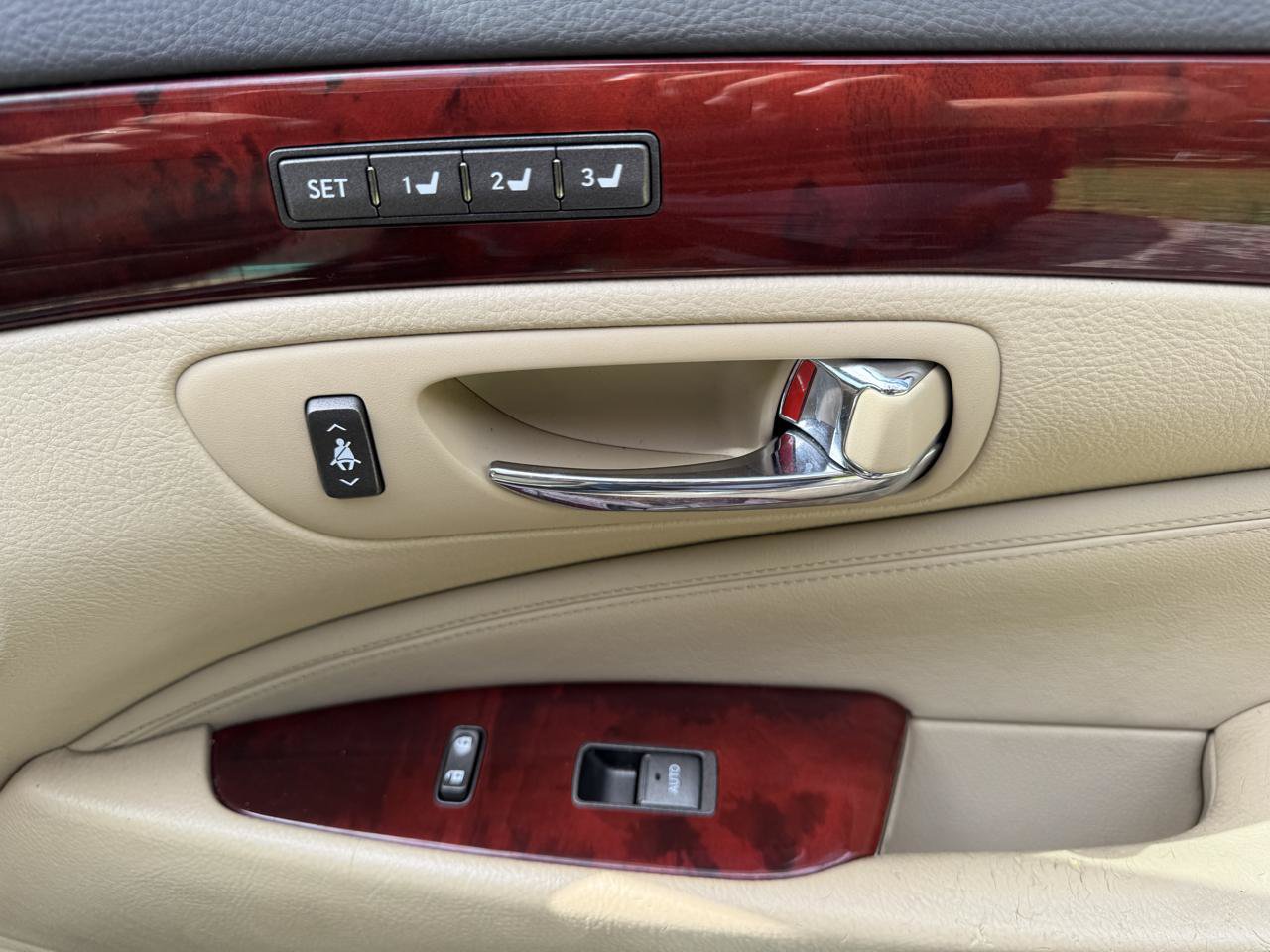 Used 2009 Lexus LS 460 AWD image 32