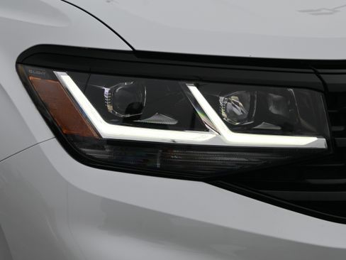 Used 2023 Volkswagen Atlas SEL R-Line image 12