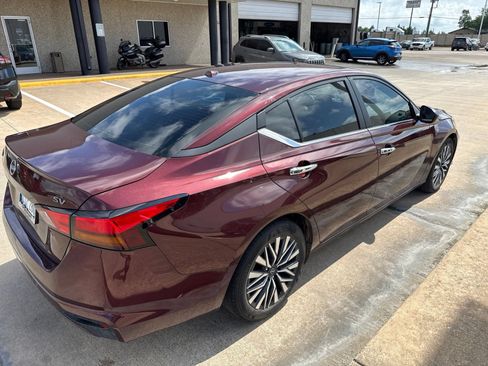 Used 2024 Nissan Altima 2.5 SV FWD image 3