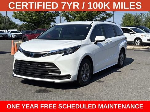Used 2025 Toyota Sienna LE FWD image 5