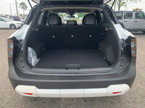 New 2026 Nissan Kicks SR w/ Cold Weather Package FWD image 5