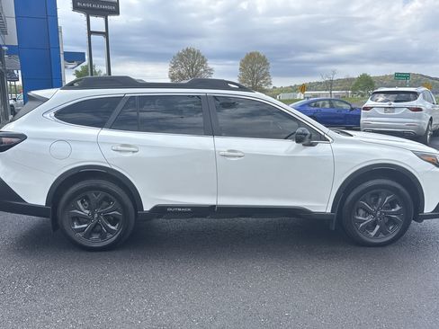 Used 2022 Subaru Outback Onyx Edition XT w/ Popular Package #2 AWD/4WD image 2