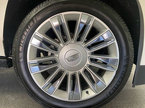 Used 2015 Cadillac Escalade Platinum image 26