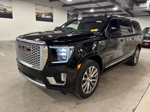 Used 2021 GMC Yukon XL Denali w/ Denali Premium Package image 2