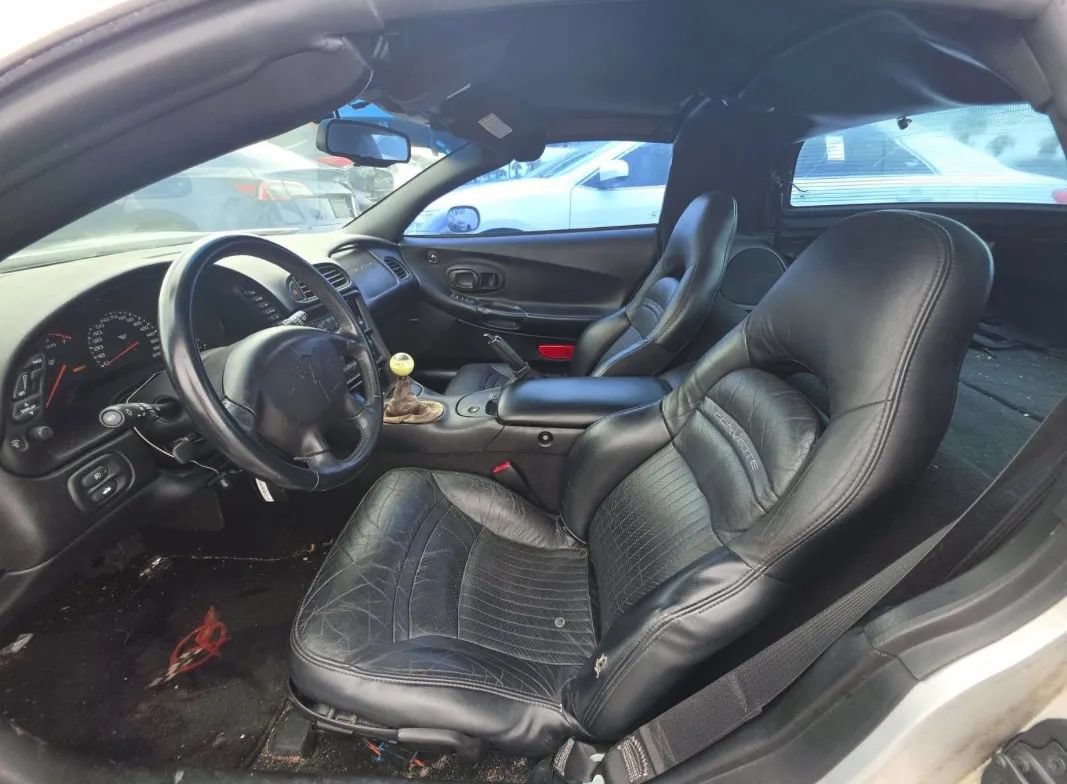 Used 1999 Chevrolet Corvette Coupe w/ Performance Handling Pkg RWD image 5