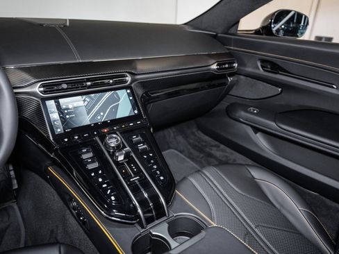 New 2026 Aston Martin V8 Vantage Coupe image 18