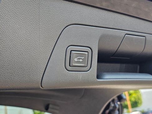 Used 2021 Buick Envision Essence w/ Technology Package I AWD/4WD image 20
