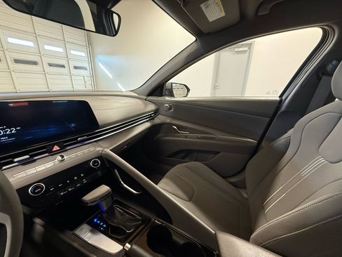 Used 2024 Hyundai Elantra SEL image 21