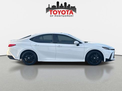 Used 2026 Toyota Camry SE image 5