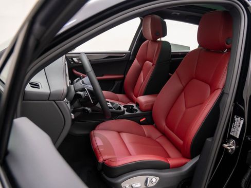 New 2026 Porsche Macan image 5