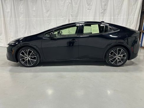 Used 2025 Toyota Prius XLE image 4