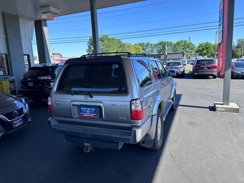 Used 2002 Toyota 4Runner SR5 AWD/4WD image 5