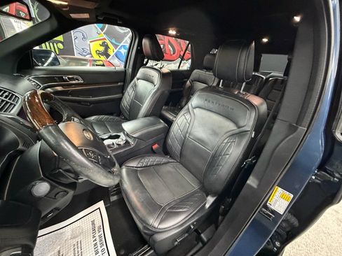 Used 2019 Ford Explorer Platinum AWD/4WD image 11