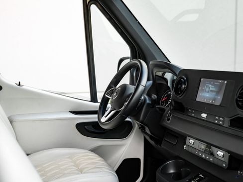 Used 2022 Mercedes-Benz Sprinter 2500 image 41