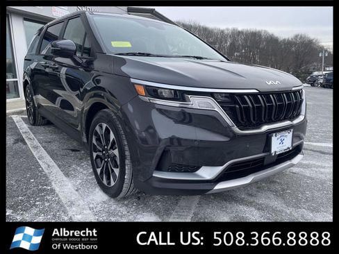 Used 2024 Kia Carnival EX image 7