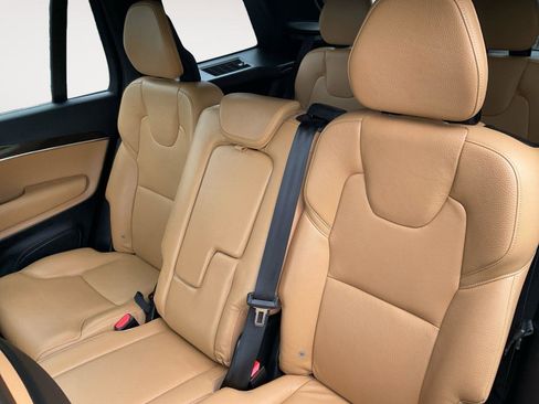 Used 2017 Volvo XC90 T6 Momentum w/ Vision Package image 13