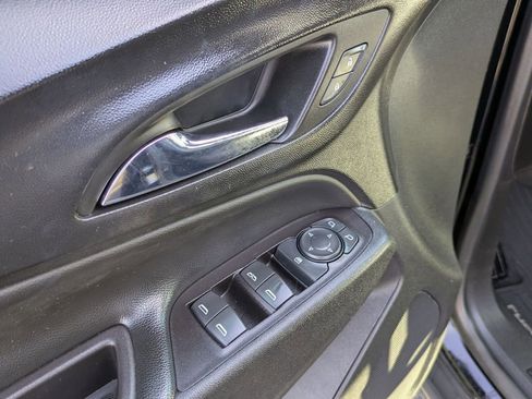 Used 2019 Chevrolet Equinox LT w/ Driver Convenience Package image 11