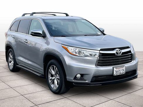 Used 2015 Toyota Highlander XLE image 2