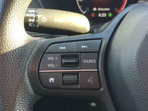 Used 2025 Honda HR-V LX image 17