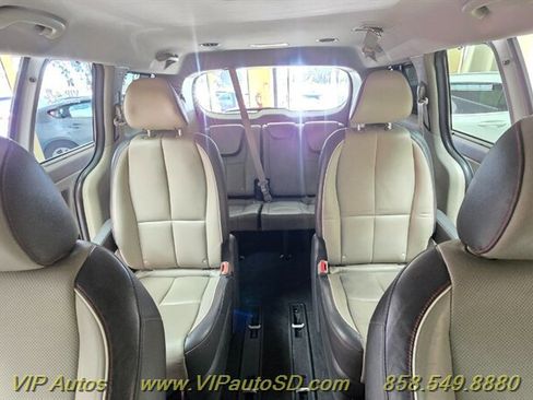 Used 2017 Kia Sedona LX w/ LX Essentials Premium Package FWD image 17