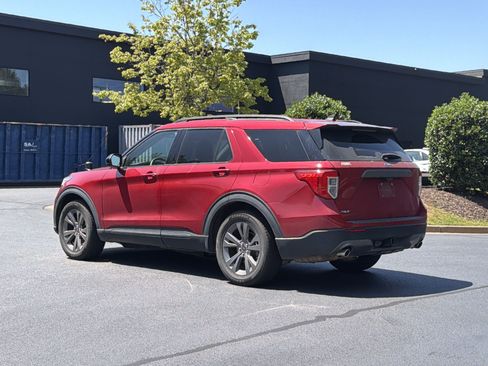 Used 2024 Ford Explorer XLT w/ Equipment Group 202A RWD image 16