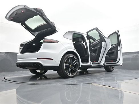 Used 2023 Porsche Cayenne S Platinum image 27