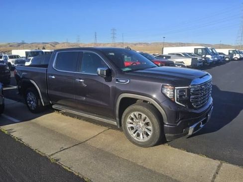Used 2023 GMC Sierra 1500 Denali w/ Technology Package AWD/4WD image 2
