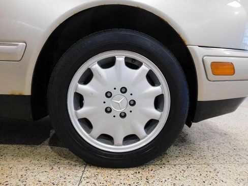 Used 1999 Mercedes-Benz E 320 4MATIC Sedan image 62